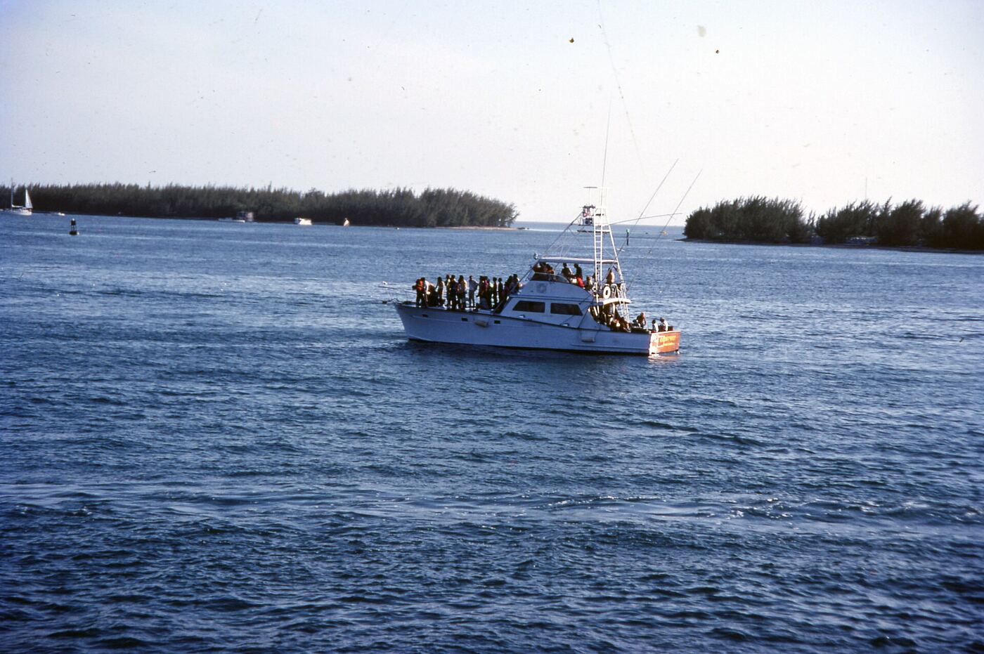 Un barco lleno de cubanos llega a Cayo Hueso durante el éxodo del Mariel en 1980